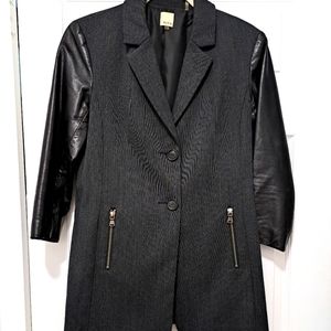 Ecru blazer with leather sleeves